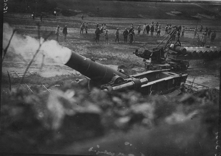 French howitzer in action on the Somme, 1916