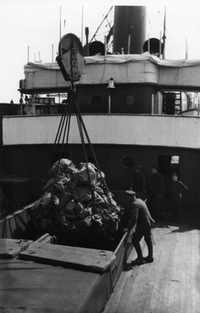 loading-mail-ship